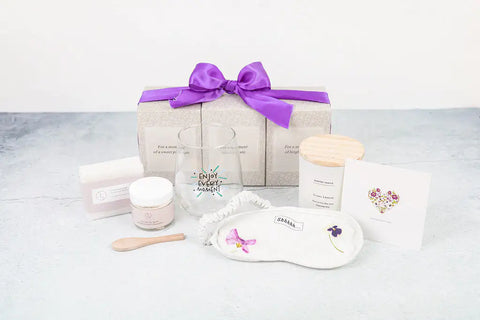 Lizush Luxury Spa Gift Basket And Self Care Gifts For Women With Wine Glass, Candle, Lavender Soap Bar, Facial Clay Mask, Eye Mask - Enjoy Every Moment - 5 Piece Set (en anglais seulement)