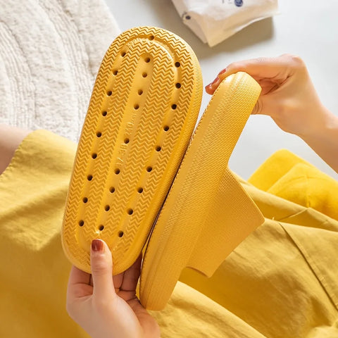 Pantoufles de salle de bain à la mode estivale